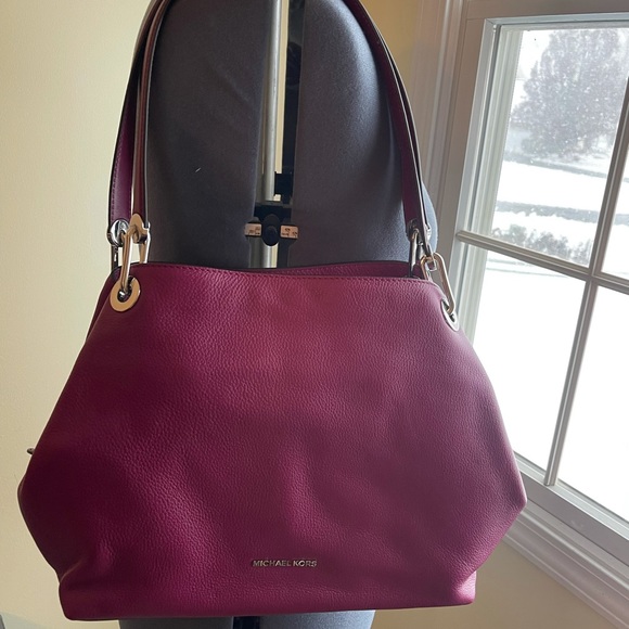 NWOT - Michael Kors raven large shoulder tote - Picture 4 of 8